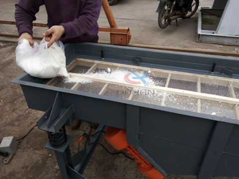 钢纤维振动筛试机现场