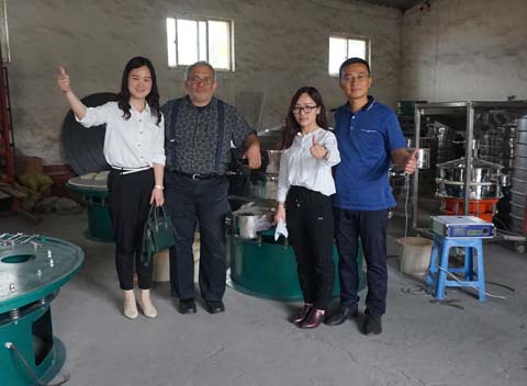 与德国客户合影